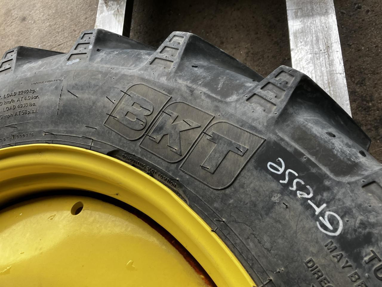 BKT 270/95R32 - Шина для Сельскохозяйственной техники: фото 3 BKT 270/95R32 - Шина для Сельскохозяйственной техники: фото 3