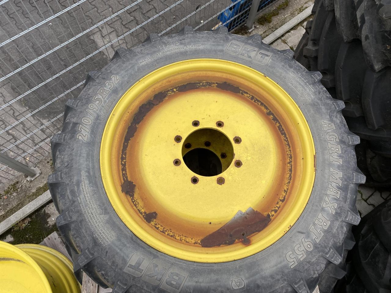 BKT 270/95R32 - Шина для Сельскохозяйственной техники: фото 2 BKT 270/95R32 - Шина для Сельскохозяйственной техники: фото 2