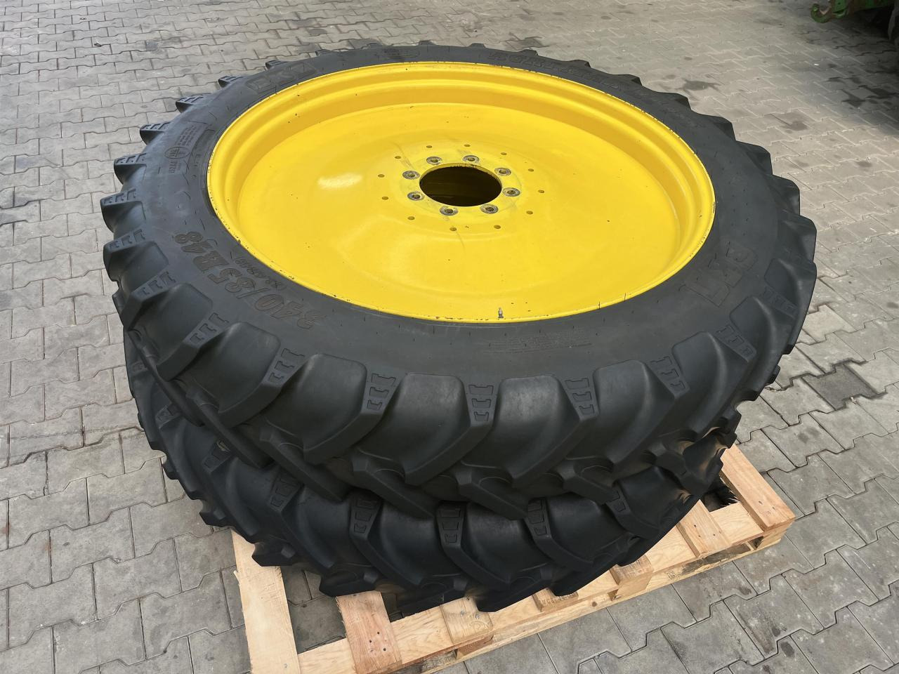 BKT 340/85R48 - Шина для Сельскохозяйственной техники: фото 1 BKT 340/85R48 - Шина для Сельскохозяйственной техники: фото 1