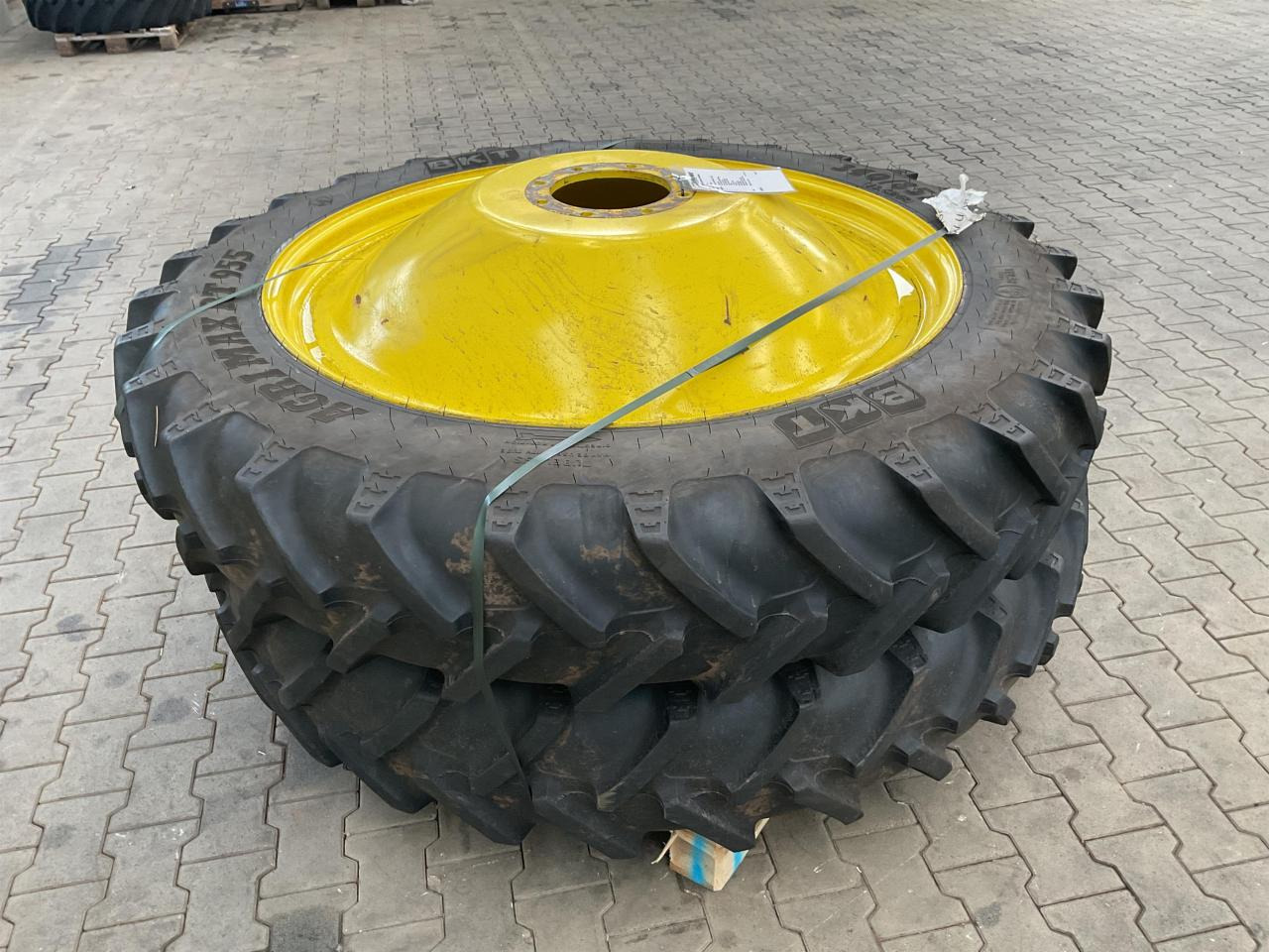 BKT 340/85R48 - Шина для Сельскохозяйственной техники: фото 1 BKT 340/85R48 - Шина для Сельскохозяйственной техники: фото 1