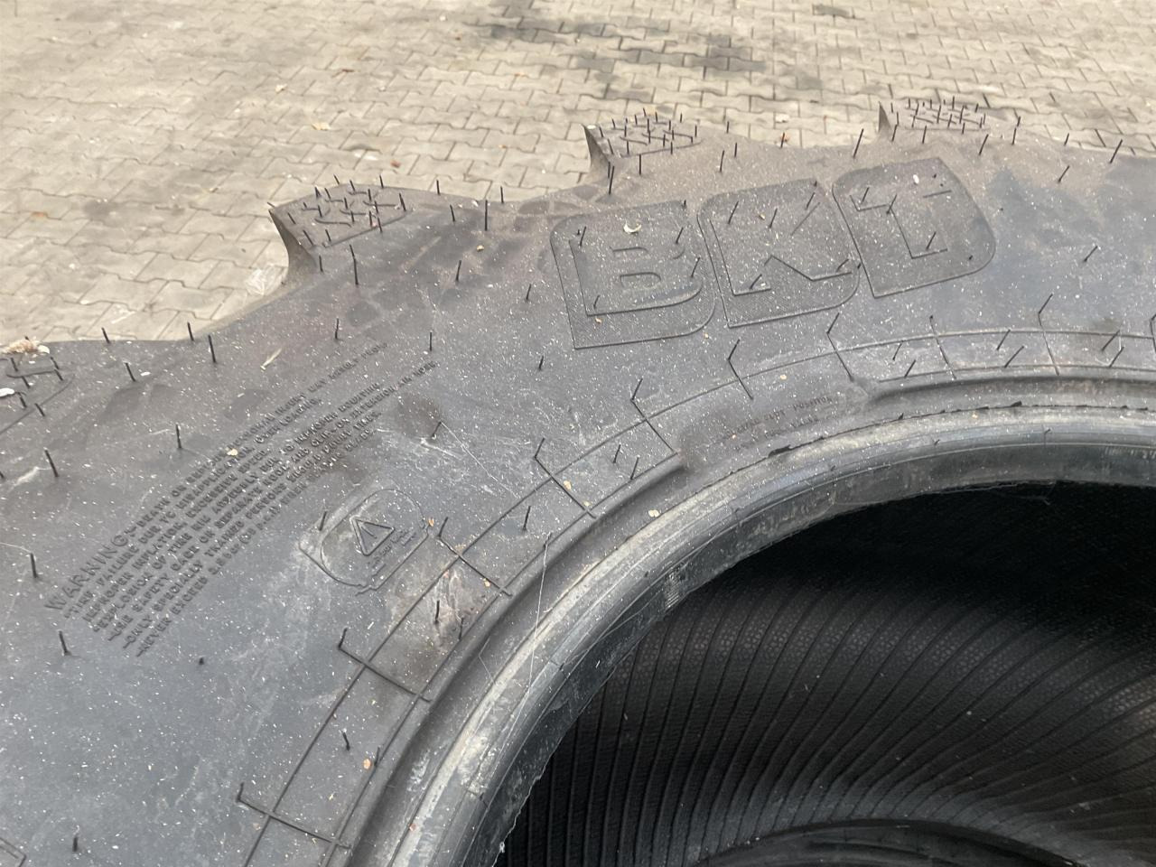 BKT 600/65R28 - Шина для Сельскохозяйственной техники: фото 3 BKT 600/65R28 - Шина для Сельскохозяйственной техники: фото 3