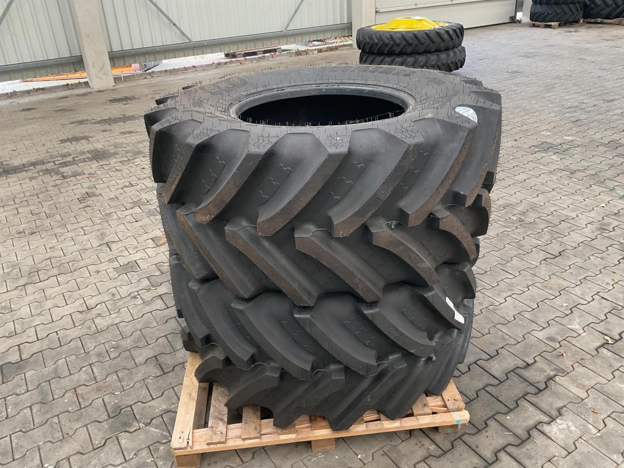 BKT 600/65R28 - Шина для Сельскохозяйственной техники: фото 1 BKT 600/65R28 - Шина для Сельскохозяйственной техники: фото 1