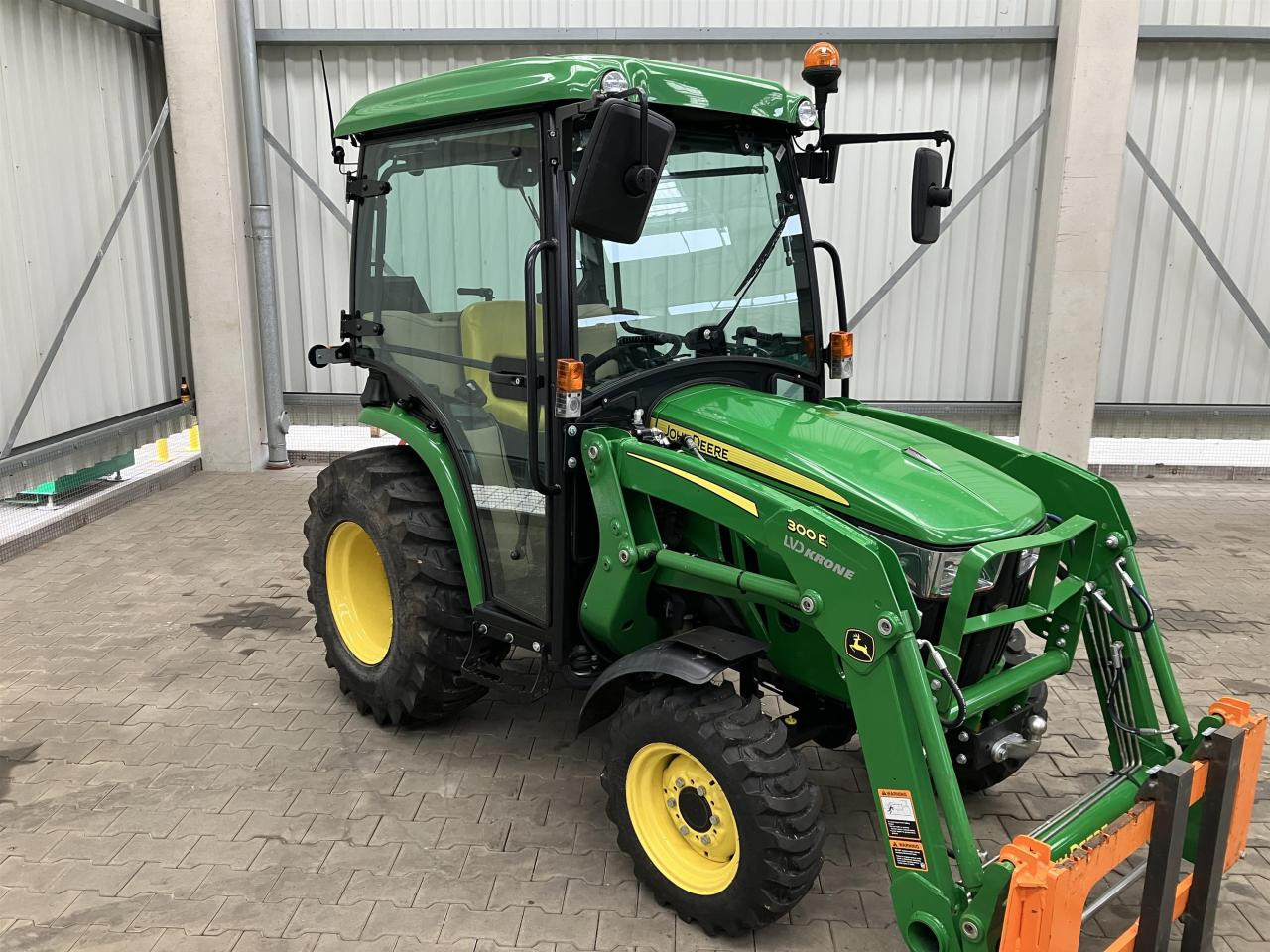 John Deere 3025E - Трактор: фото 2 John Deere 3025E - Трактор: фото 2