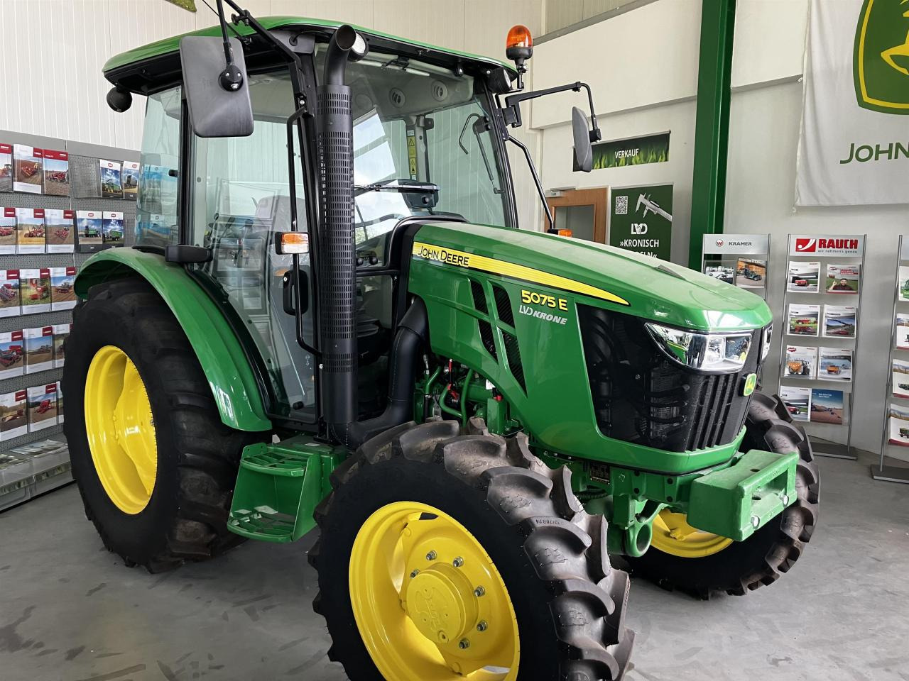 John Deere 5075E - Трактор: фото 2 John Deere 5075E - Трактор: фото 2