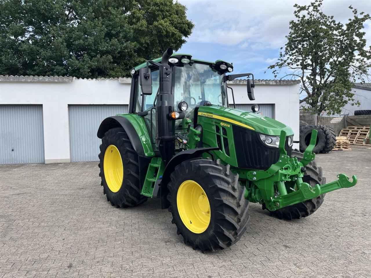 John Deere 6100M - Трактор: фото 2 John Deere 6100M - Трактор: фото 2