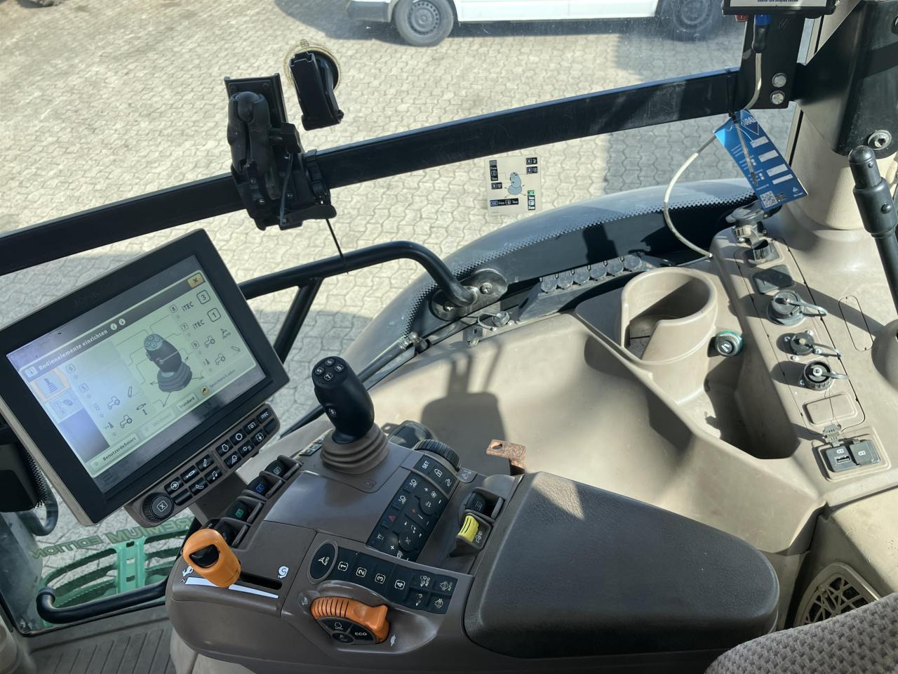 Трактор John Deere 6155R: фото 8