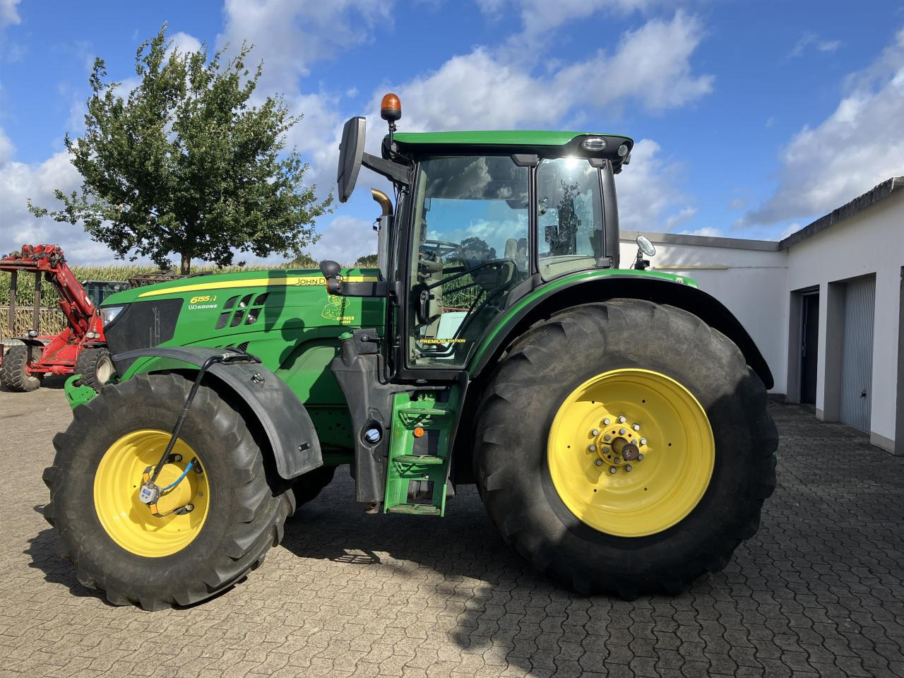 John Deere 6155R - Трактор: фото 1 John Deere 6155R - Трактор: фото 1