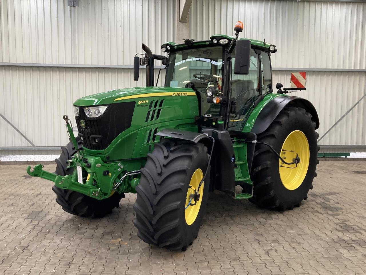John Deere 6175R - Трактор: фото 1 John Deere 6175R - Трактор: фото 1