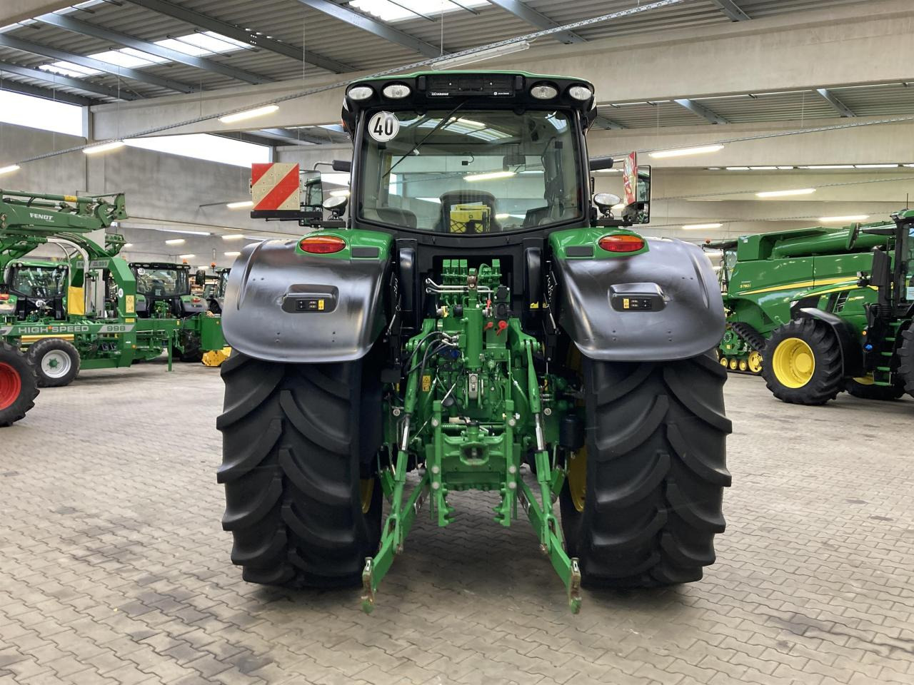John Deere 6175R - Трактор: фото 5 John Deere 6175R - Трактор: фото 5