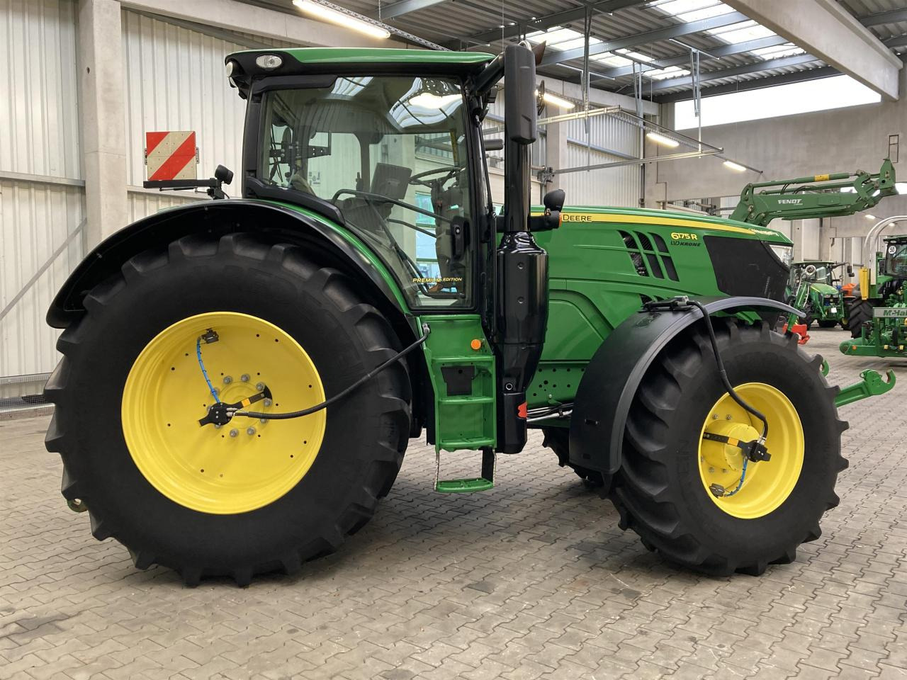 John Deere 6175R - Трактор: фото 4 John Deere 6175R - Трактор: фото 4