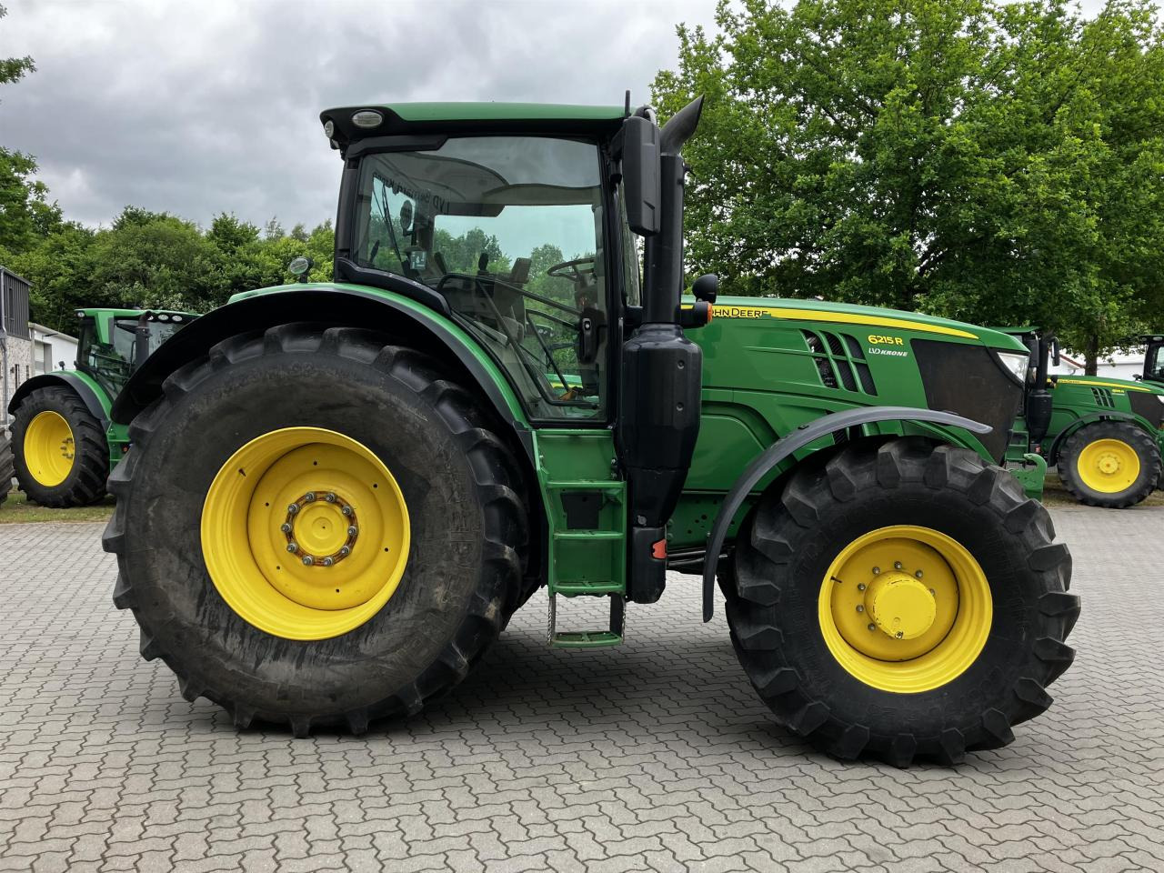 John Deere 6215R - Трактор: фото 2 John Deere 6215R - Трактор: фото 2