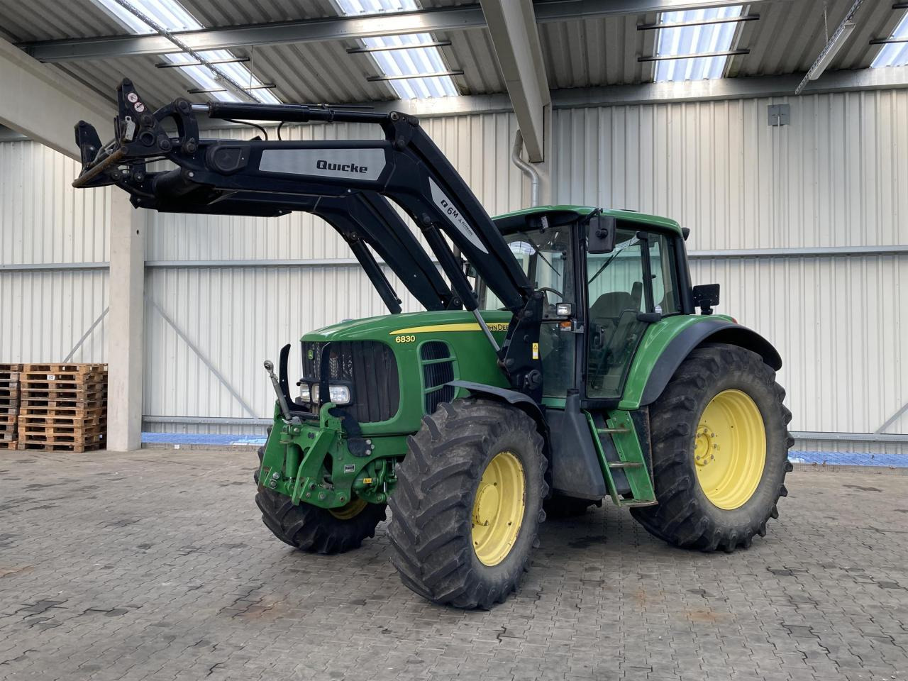 John Deere 6830 Plus - Трактор: фото 1 John Deere 6830 Plus - Трактор: фото 1