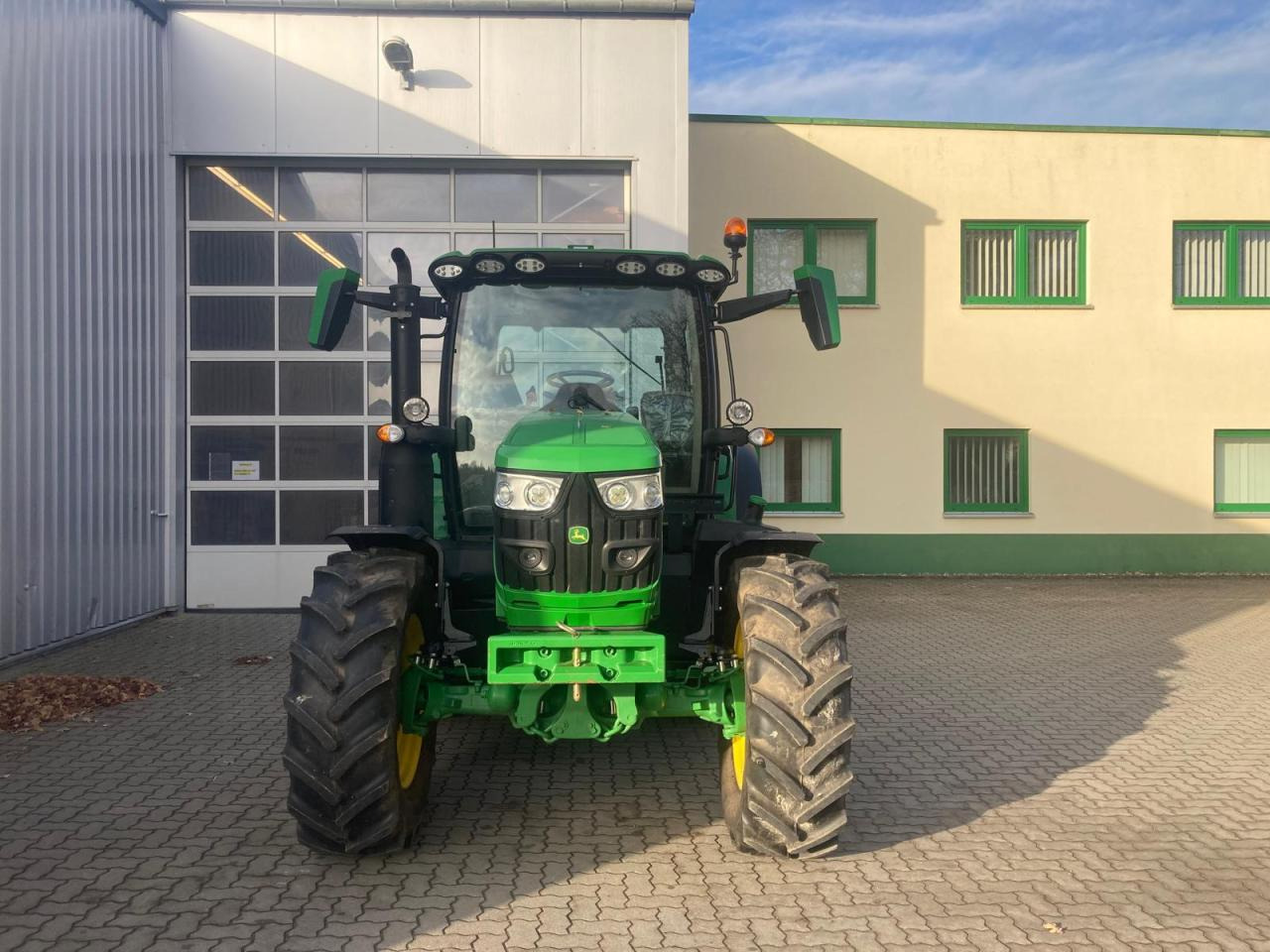 John Deere 6R 130 - Трактор: фото 3 John Deere 6R 130 - Трактор: фото 3