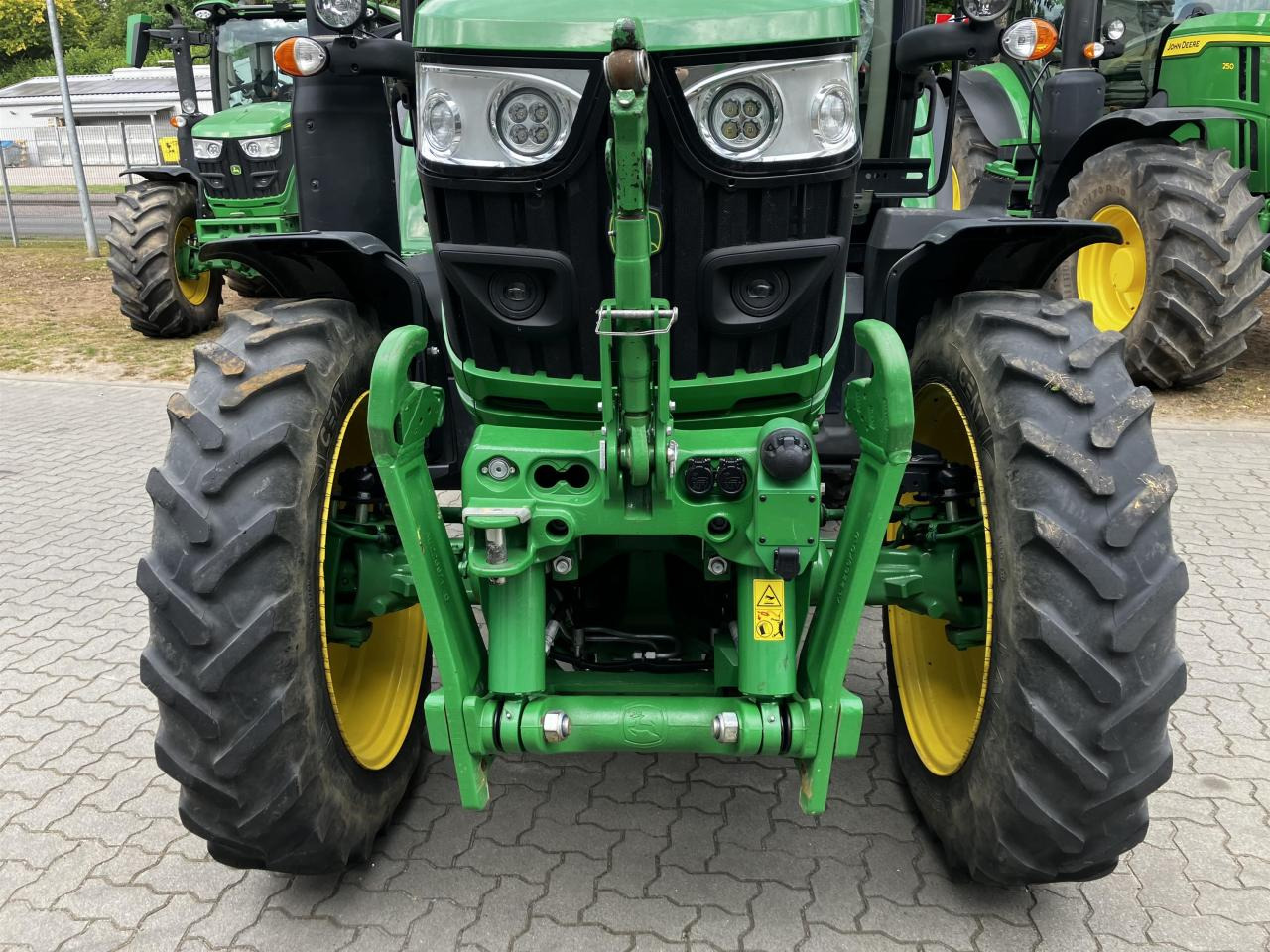 John Deere 6R 130 - Трактор: фото 4 John Deere 6R 130 - Трактор: фото 4