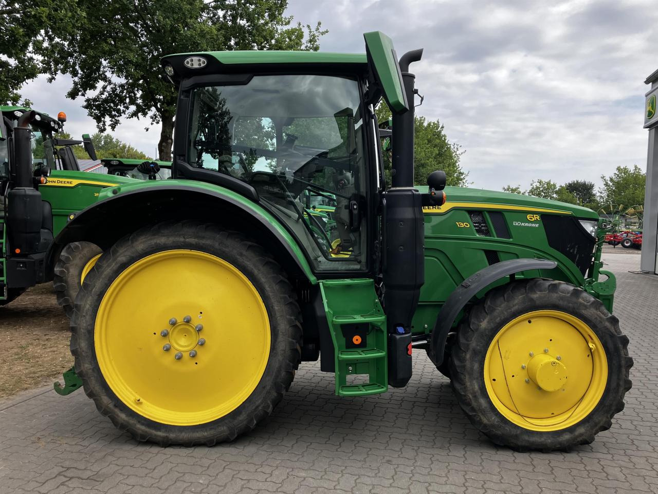 John Deere 6R 130 - Трактор: фото 2 John Deere 6R 130 - Трактор: фото 2