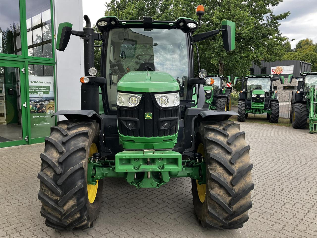 John Deere 6R 130 - Трактор: фото 3 John Deere 6R 130 - Трактор: фото 3