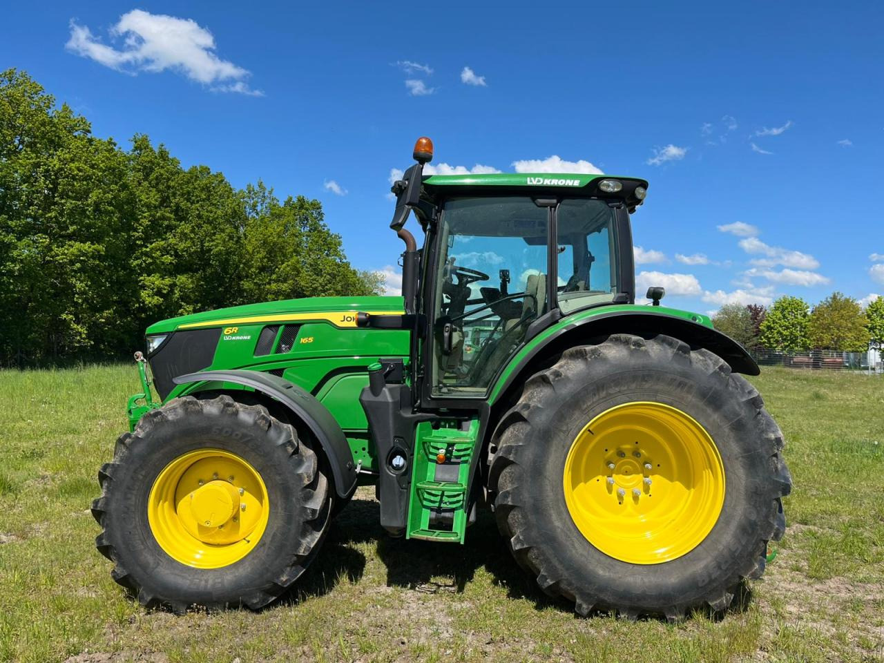 John Deere 6R 165 - Трактор: фото 1 John Deere 6R 165 - Трактор: фото 1