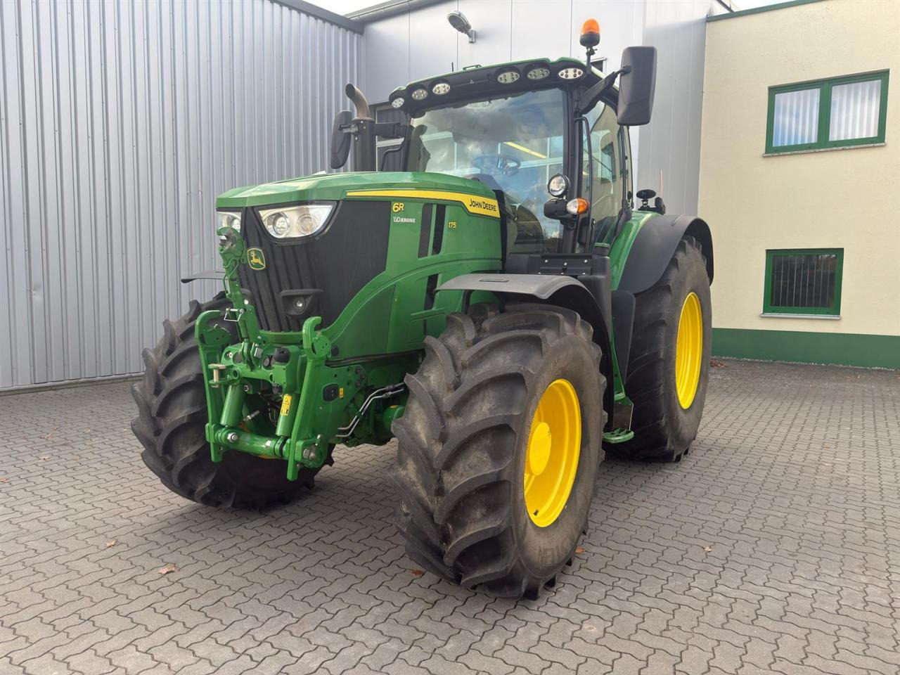 John Deere 6R 175 - Трактор: фото 3 John Deere 6R 175 - Трактор: фото 3