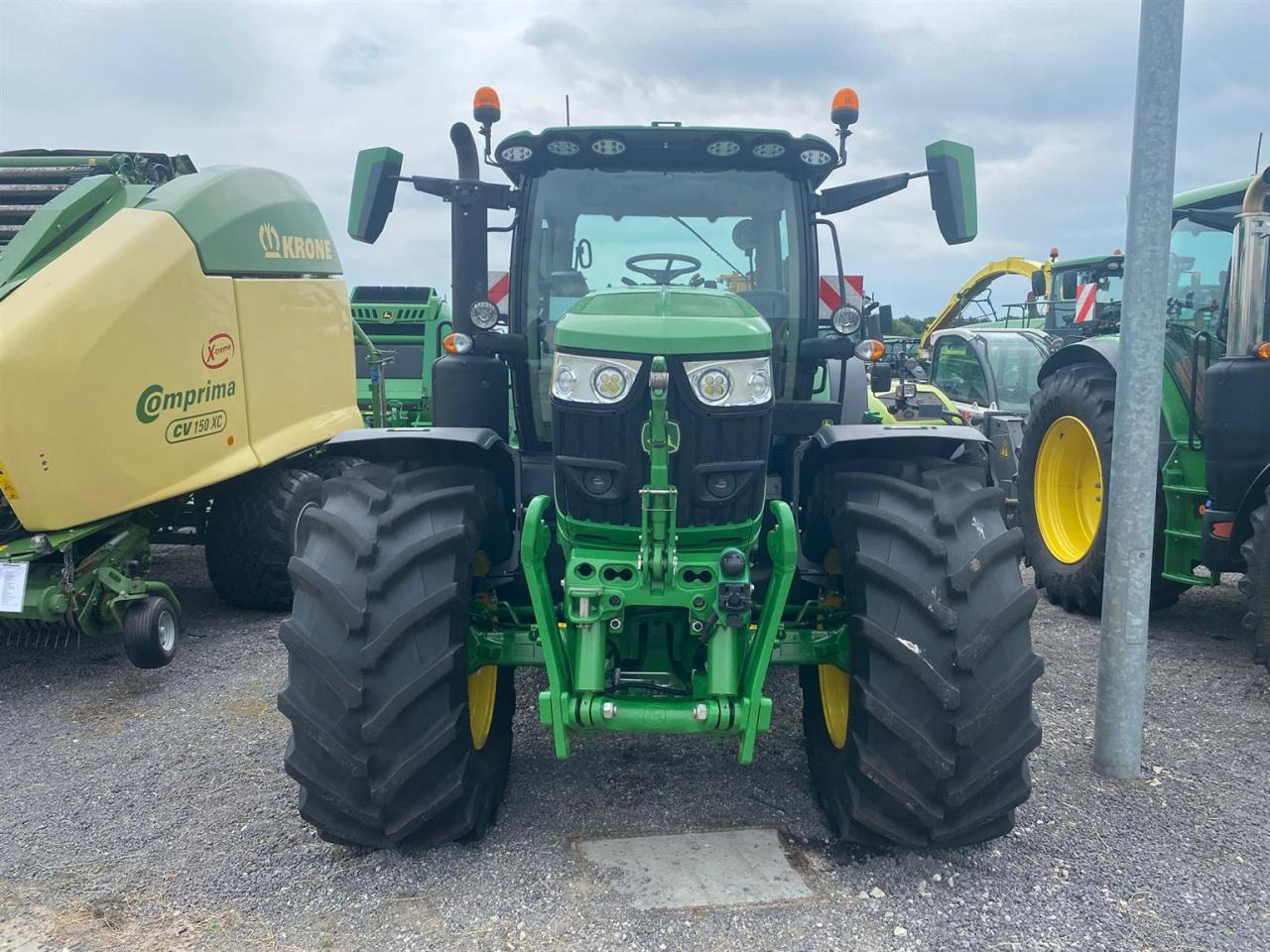 John Deere 6R 185 - Трактор: фото 2 John Deere 6R 185 - Трактор: фото 2