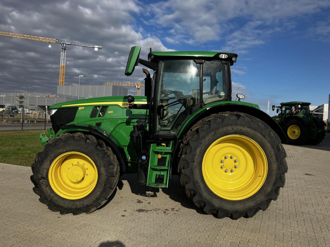 John Deere 6R 185 - Трактор: фото 1 John Deere 6R 185 - Трактор: фото 1