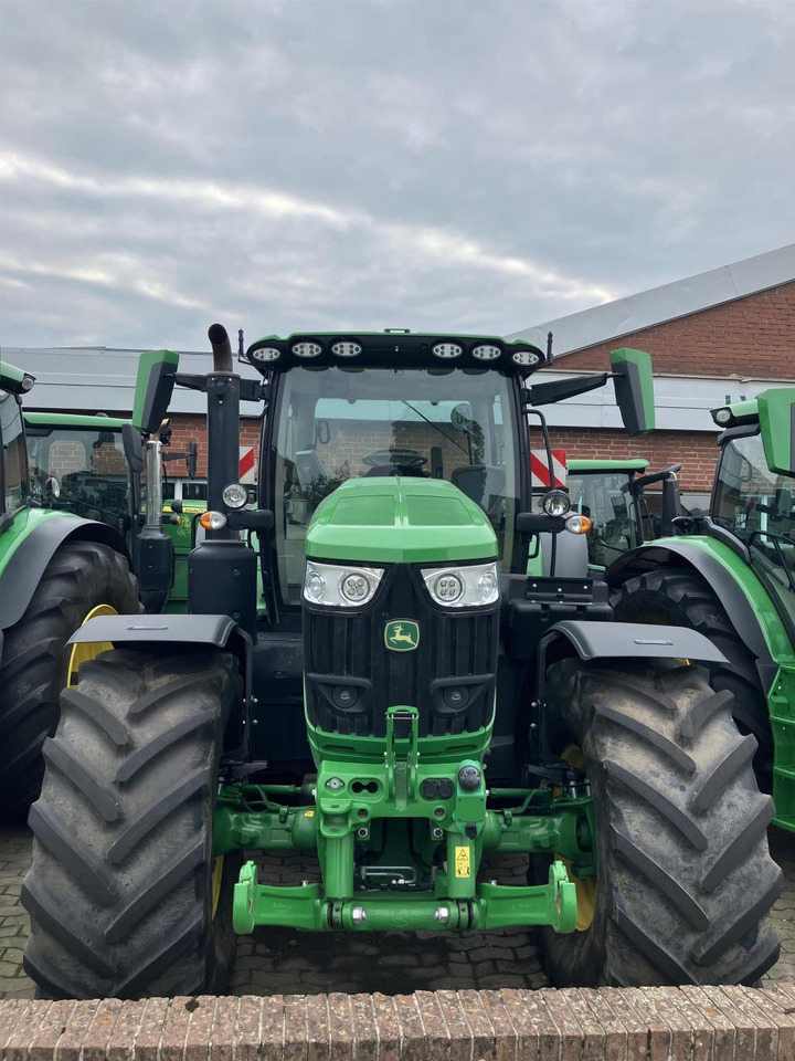 John Deere 6R 215 - Трактор: фото 3 John Deere 6R 215 - Трактор: фото 3