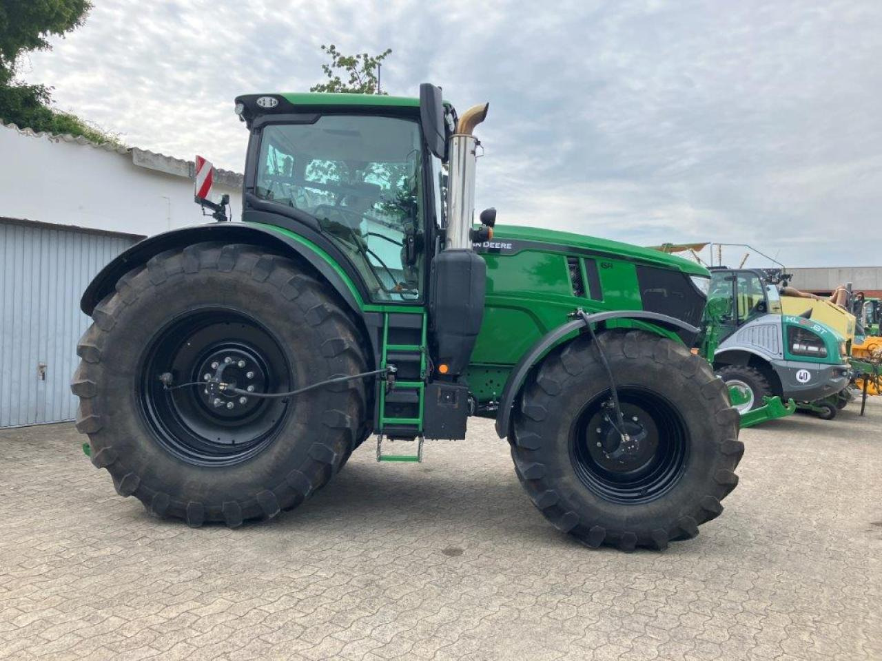 John Deere 6R 250 - Трактор: фото 4 John Deere 6R 250 - Трактор: фото 4