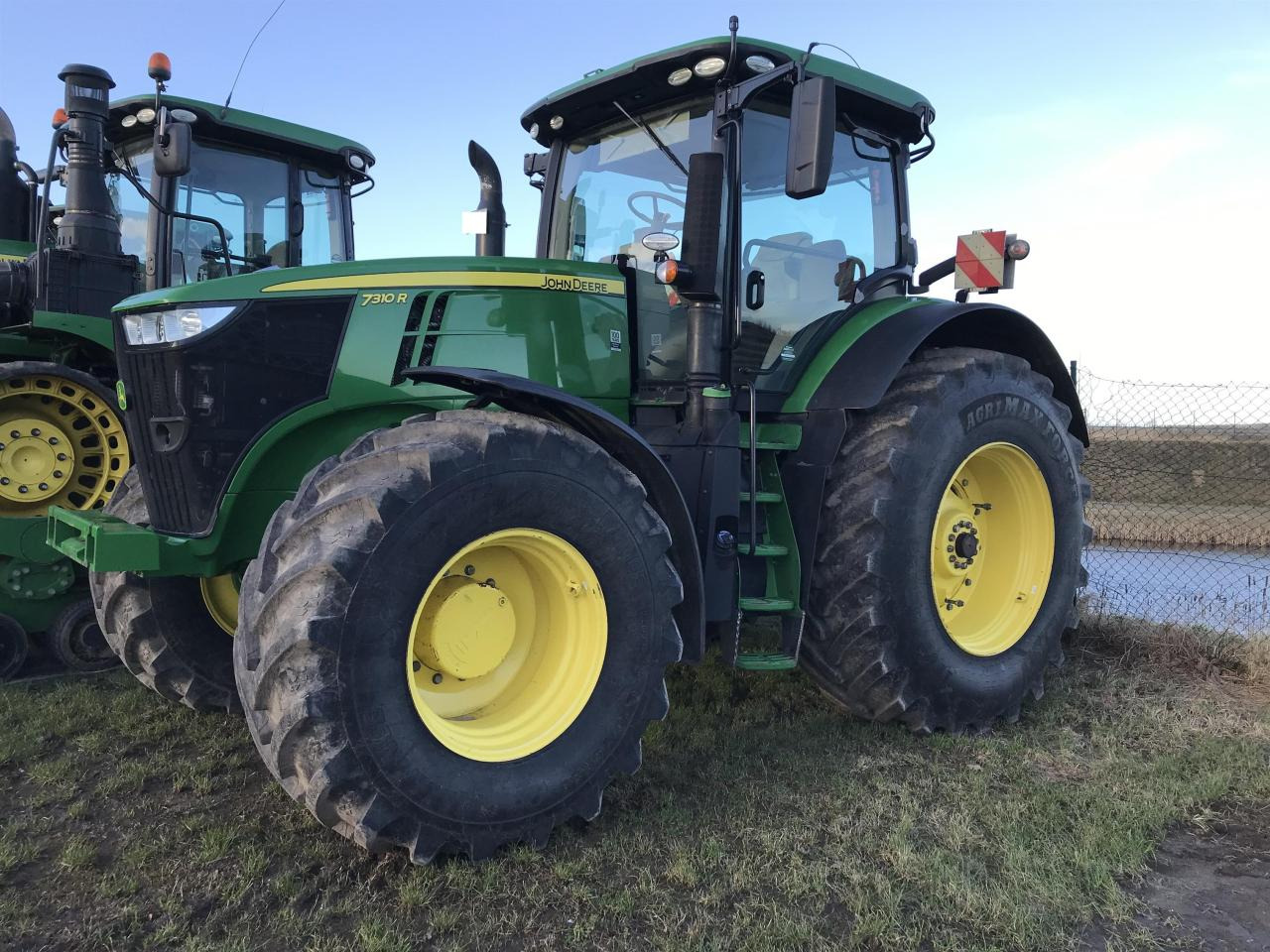 John Deere 7310R - Трактор: фото 2 John Deere 7310R - Трактор: фото 2
