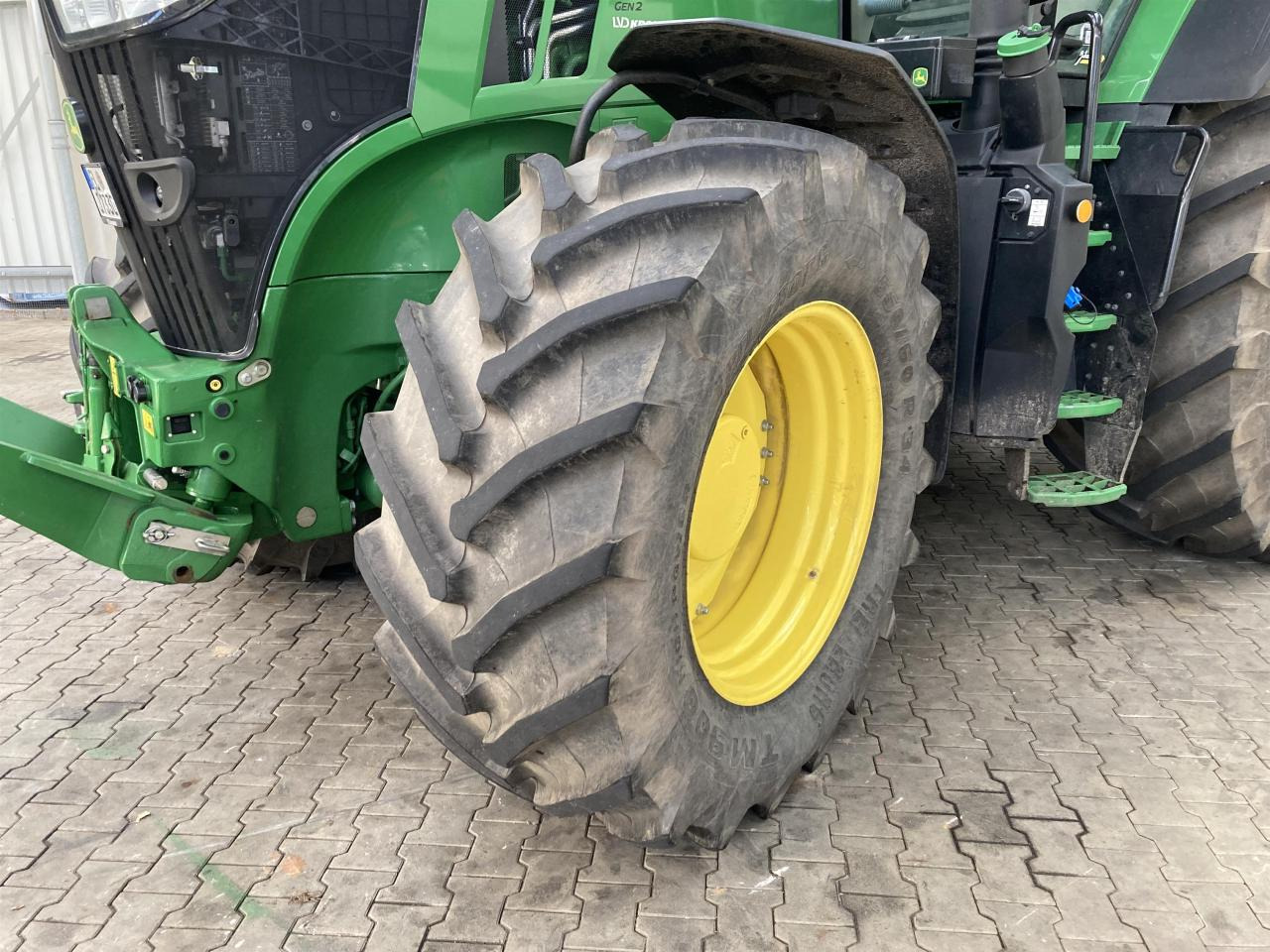 John Deere 7R 330 - Трактор: фото 2 John Deere 7R 330 - Трактор: фото 2