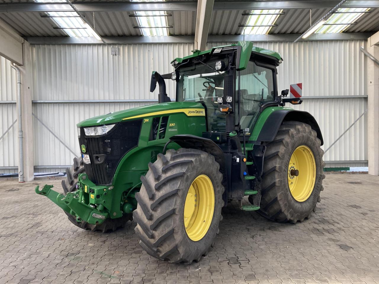 John Deere 7R 330 - Трактор: фото 1 John Deere 7R 330 - Трактор: фото 1