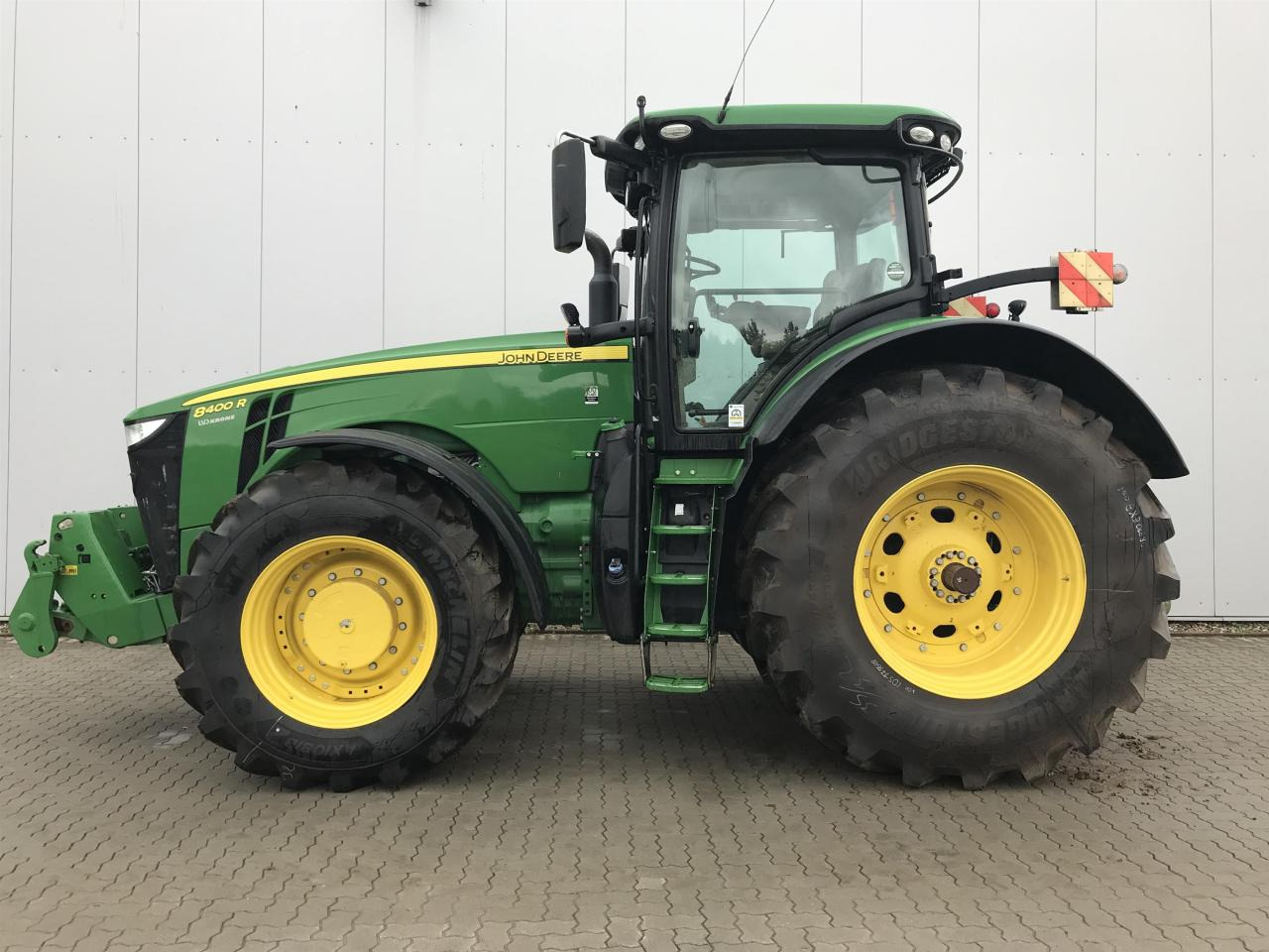 John Deere 8400R - Трактор: фото 1 John Deere 8400R - Трактор: фото 1