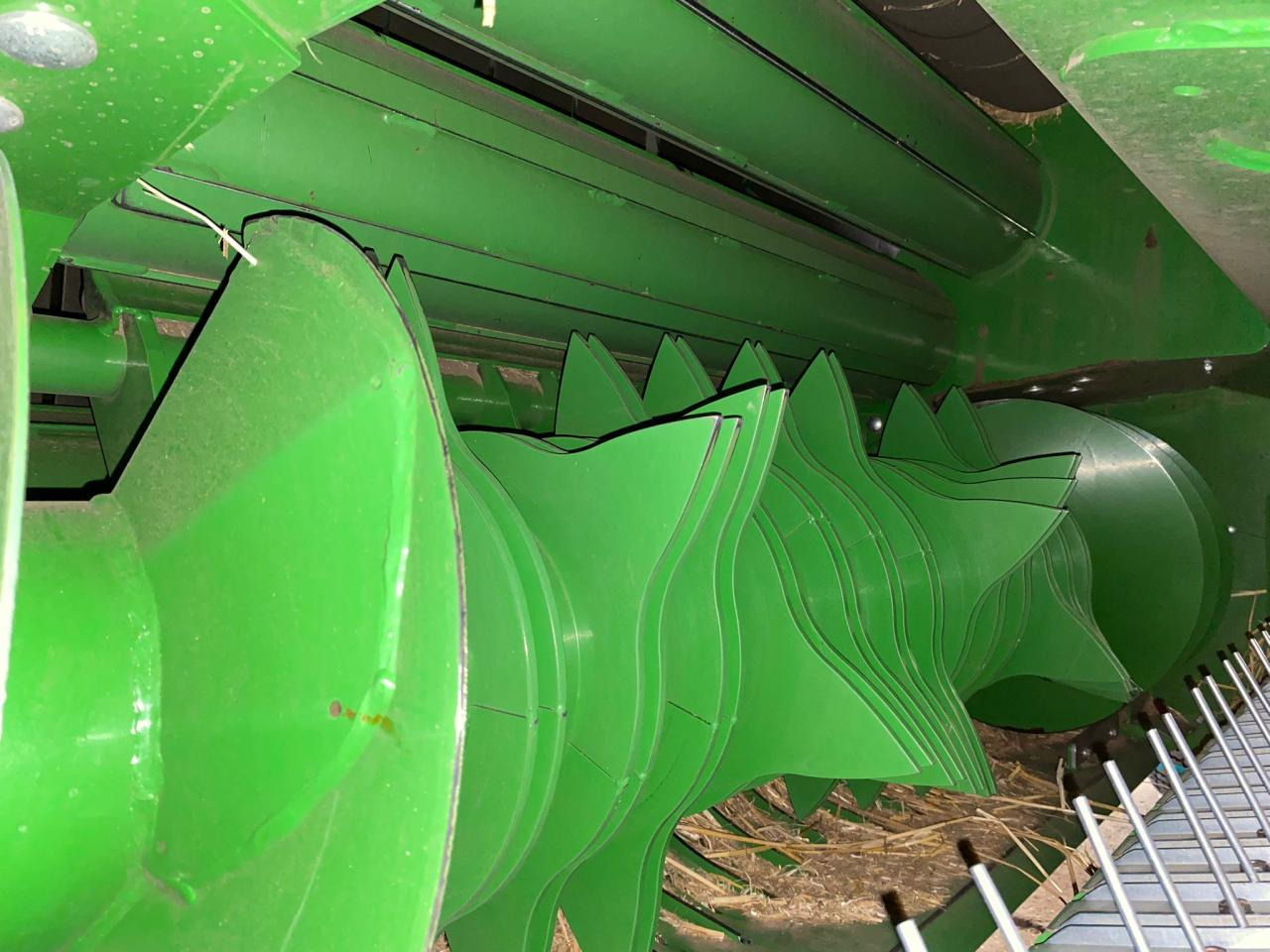 John Deere V451M MaxiCut 13 - Пресс-подборщик рулонный: фото 3 John Deere V451M MaxiCut 13 - Пресс-подборщик рулонный: фото 3