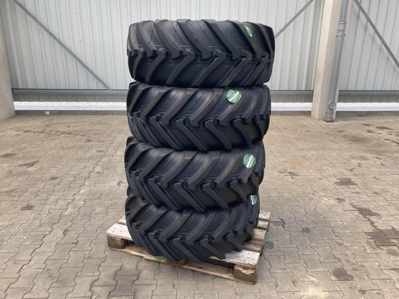 Michelin 400/70R20 - Шина для Сельскохозяйственной техники: фото 1 Michelin 400/70R20 - Шина для Сельскохозяйственной техники: фото 1