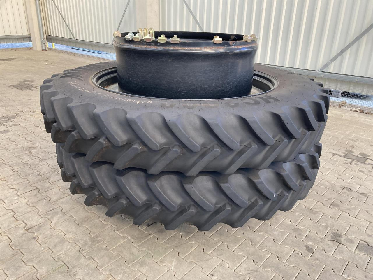 Mitas 380/105R54 - Шина для Сельскохозяйственной техники: фото 1 Mitas 380/105R54 - Шина для Сельскохозяйственной техники: фото 1
