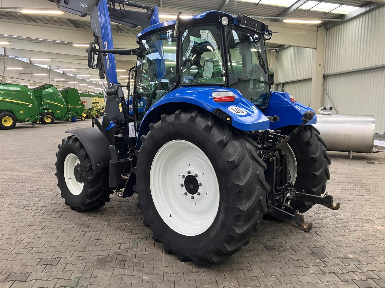 New Holland T 5.105 - Трактор: фото 5 New Holland T 5.105 - Трактор: фото 5