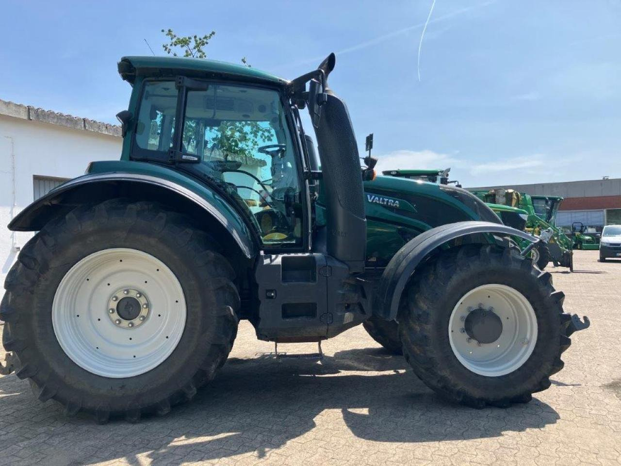 Valtra T154 Active - Трактор: фото 3 Valtra T154 Active - Трактор: фото 3