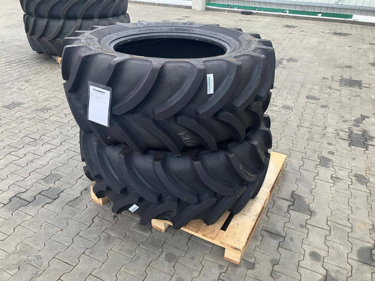 Vredestein 540/65R30 - Шина для Сельскохозяйственной техники: фото 1 Vredestein 540/65R30 - Шина для Сельскохозяйственной техники: фото 1