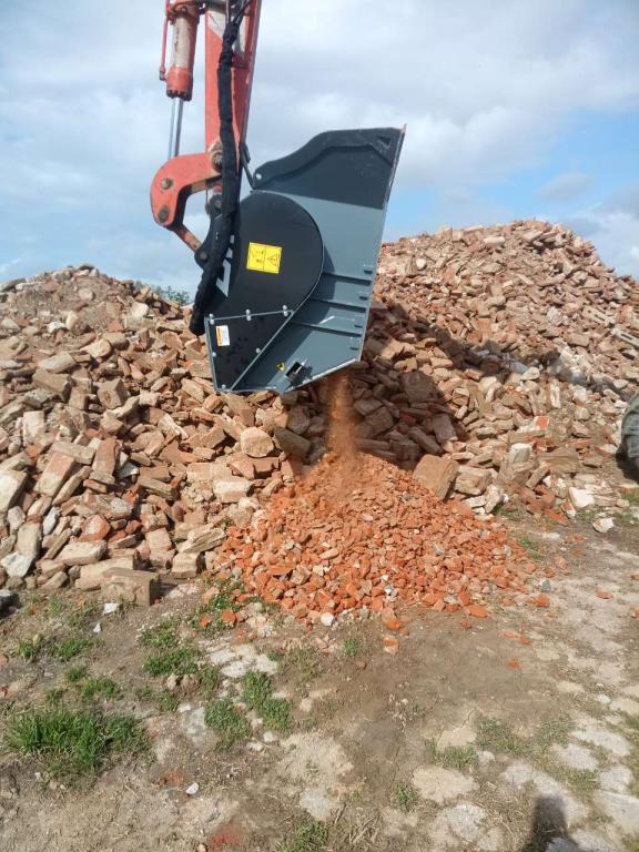 CM Crusher CBF-L 120 Crusher Bucket - Ковш для Мини-погрузчиков с бортовым поворотом: фото 4 CM Crusher CBF-L 120 Crusher Bucket - Ковш для Мини-погрузчиков с бортовым поворотом: фото 4