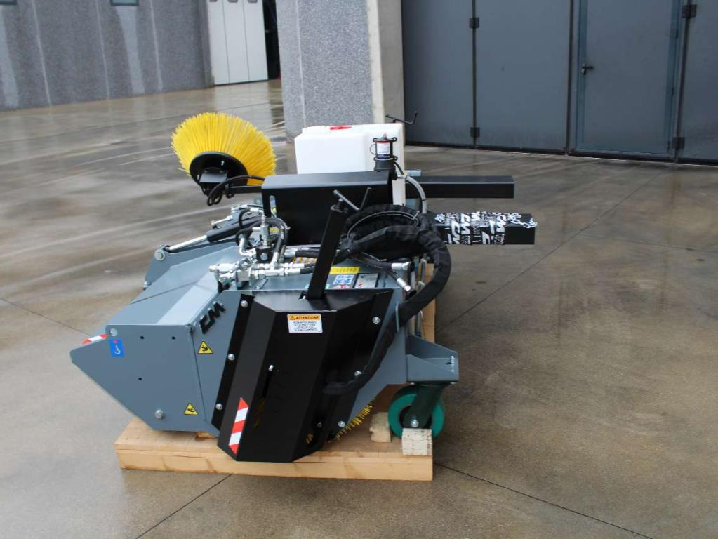 CM Crusher CSI 200 Sweeping Bucket - Щетка для Мини-погрузчиков с бортовым поворотом: фото 3 CM Crusher CSI 200 Sweeping Bucket - Щетка для Мини-погрузчиков с бортовым поворотом: фото 3