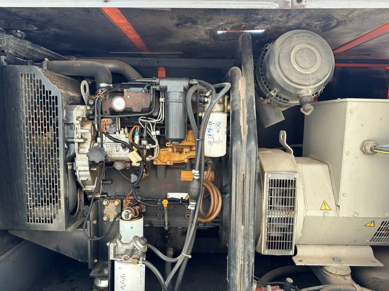 Atlas-Copco QAS 60 Perkins Stamford 60 kVA Silent Rental generatorset - Электрогенератор: фото 4 Atlas-Copco QAS 60 Perkins Stamford 60 kVA Silent Rental generatorset - Электрогенератор: фото 4