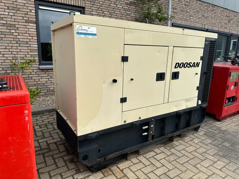 Электрогенератор Doosan G40 Mitsubishi Leroy Somer 40 kVA Silent Rental generatorset: фото 7