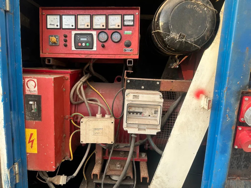 Iveco 8061 Leroy Somer 85 kVA Silent generatorset - Электрогенератор: фото 5 Iveco 8061 Leroy Somer 85 kVA Silent generatorset - Электрогенератор: фото 5