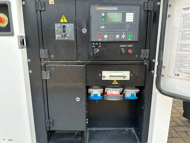 Iveco FPT F32 AM1A Leroy Somer 32 kVA silent generatorset 29 hours ! - Электрогенератор: фото 2 Iveco FPT F32 AM1A Leroy Somer 32 kVA silent generatorset 29 hours ! - Электрогенератор: фото 2