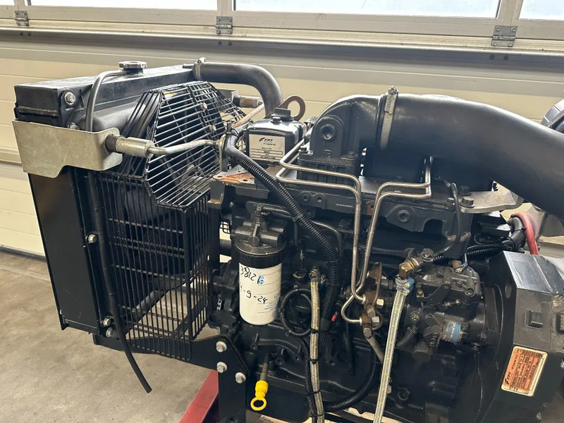 Iveco FPT NEF45 AM1A S500 Stamford 71.5 kVA generatorset - Электрогенератор: фото 5 Iveco FPT NEF45 AM1A S500 Stamford 71.5 kVA generatorset - Электрогенератор: фото 5
