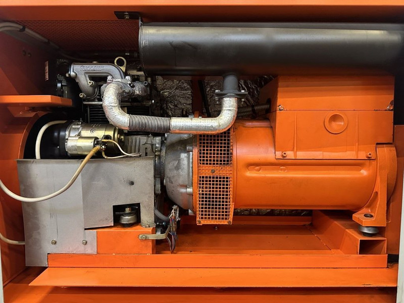 Электрогенератор SDMO Safari Ruggerini Mecc Alte Spa 8 kVA Silent generatorset as New ! 1021 hours: фото 10