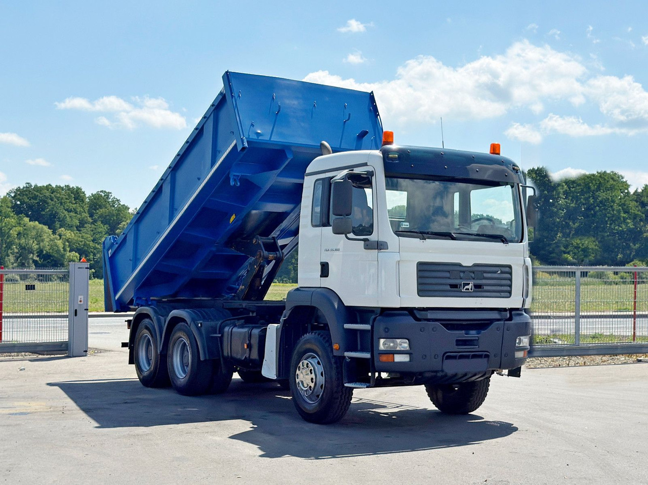MAN TGA 33.360 * KIPPER 5,20 m + BORDMATIC / 6x4*TOP - Самосвал, Автоманипулятор: фото 2 MAN TGA 33.360 * KIPPER 5,20 m + BORDMATIC / 6x4*TOP - Самосвал, Автоманипулятор: фото 2