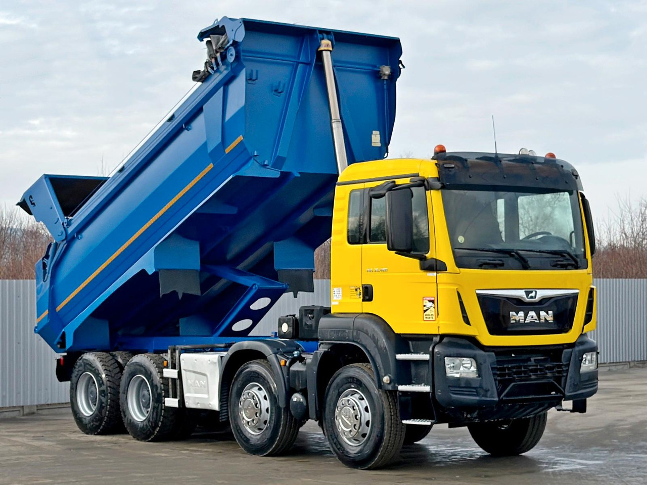 MAN TGS 35.420 KIPPER * 8x4 * TOPZUSTAND - Самосвал: фото 3 MAN TGS 35.420 KIPPER * 8x4 * TOPZUSTAND - Самосвал: фото 3