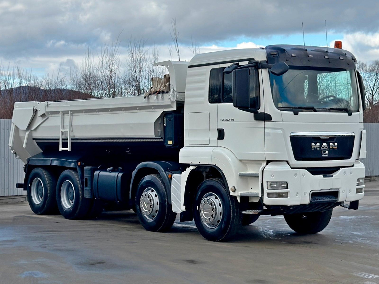 MAN TGS 35.440 KIPPER * 8x4 * TOPZUSTAND - Самосвал: фото 1 MAN TGS 35.440 KIPPER * 8x4 * TOPZUSTAND - Самосвал: фото 1
