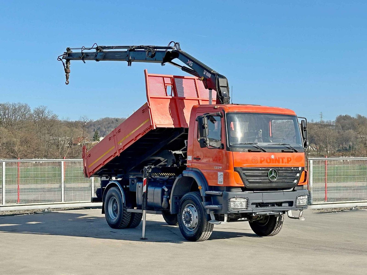 Mercedes-Benz AXOR 1829 * HIAB 1111 HIDUO + FUNK * TOP * 4x4 - Автоманипулятор: фото 2 Mercedes-Benz AXOR 1829 * HIAB 1111 HIDUO + FUNK * TOP * 4x4 - Автоманипулятор: фото 2