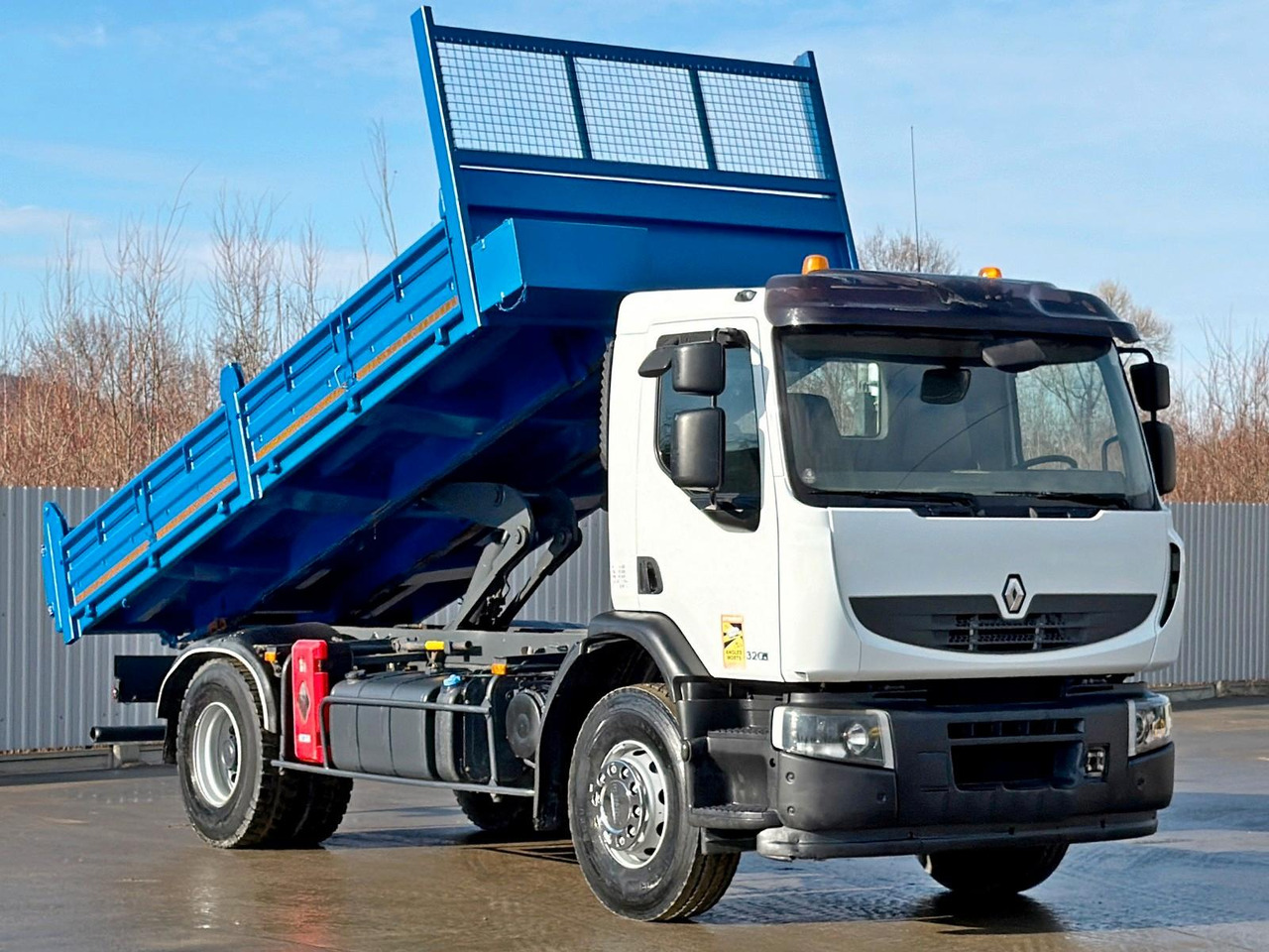 Renault Premium 320 DXI* KIPPER 5,20 * TOPZUSTAND - Самосвал, Автоманипулятор: фото 1 Renault Premium 320 DXI* KIPPER 5,20 * TOPZUSTAND - Самосвал, Автоманипулятор: фото 1