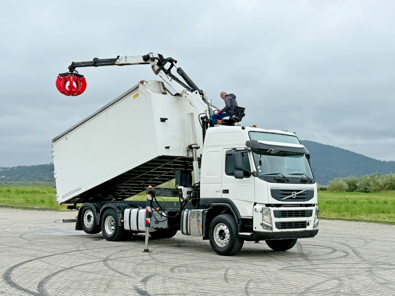 Volvo FM 420 Kipper 6,20 m * EPSILON Q150L75 *TOP - Крюковой мультилифт, Автоманипулятор: фото 2 Volvo FM 420 Kipper 6,20 m * EPSILON Q150L75 *TOP - Крюковой мультилифт, Автоманипулятор: фото 2
